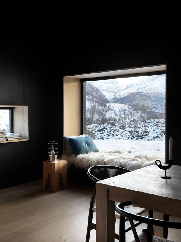 Blacklodge-Schueco-9-X.jpg