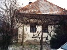 Predná časť domu prv - ako zo strašidelného filmu