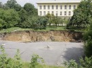 V závale zostal niekoľko hodín uväznený bagrista